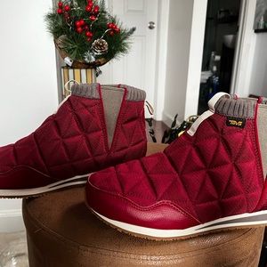 Teva Remember Mid Midsole Lightweight Water-Resistant Boot